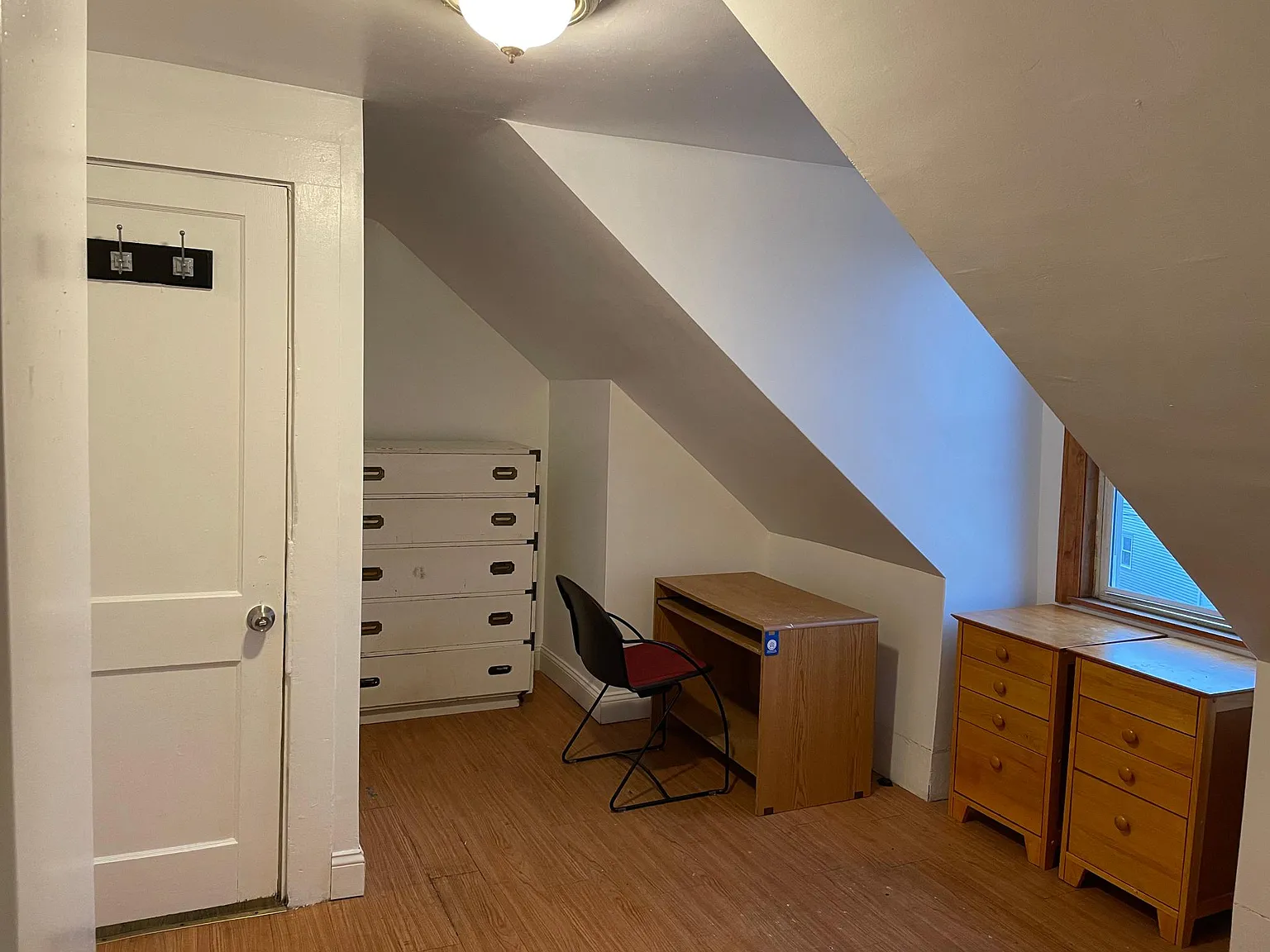 5 bed, 1.5 bath, 130 sqft, $600 — Photo 2