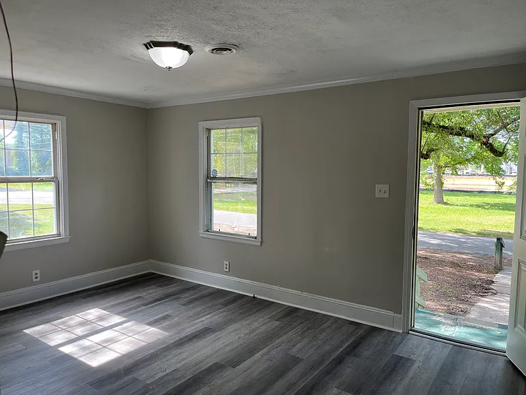 202 W Nance St — Photo 21