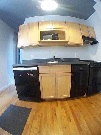 2nd image of 622 E 11th St APT 18