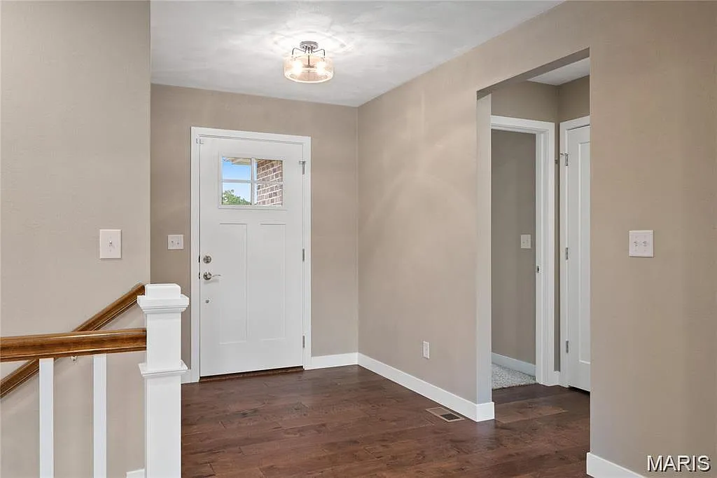 4 bed, 3.0 bath, 2764 sqft, $3,300 — Photo 2