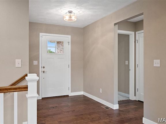 2nd image of 401 Marbleton Cir