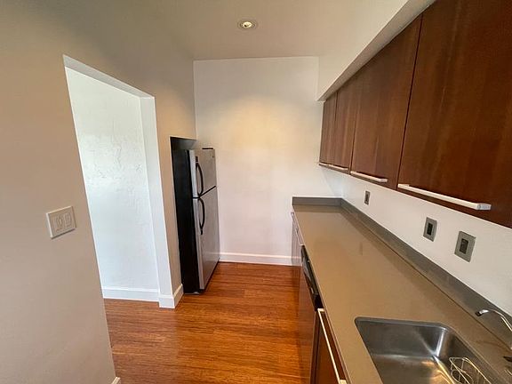 4th image of 2131 Calais Dr APT 4