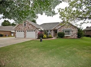 509 Oakwood St, Lowell, AR 72745