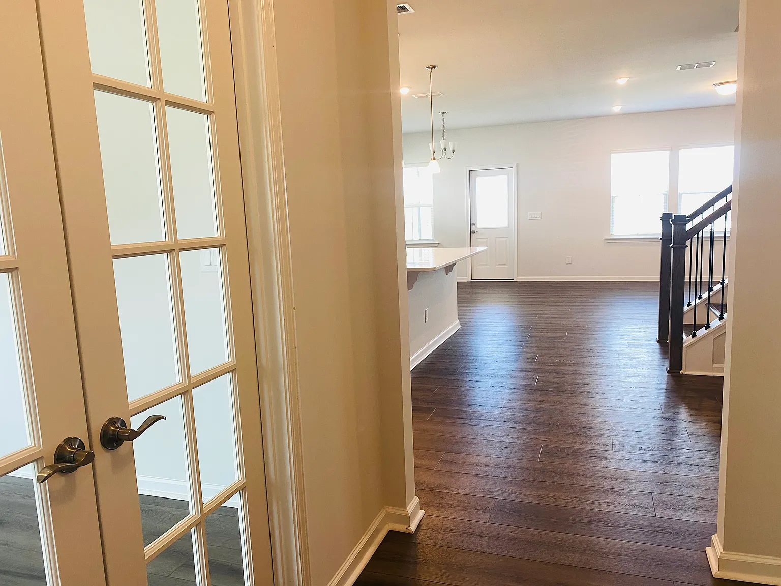 5 bed, 2606 sqft, $2,550 — Photo 2