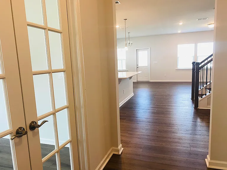 1312 Hollyview Ave — Photo 2