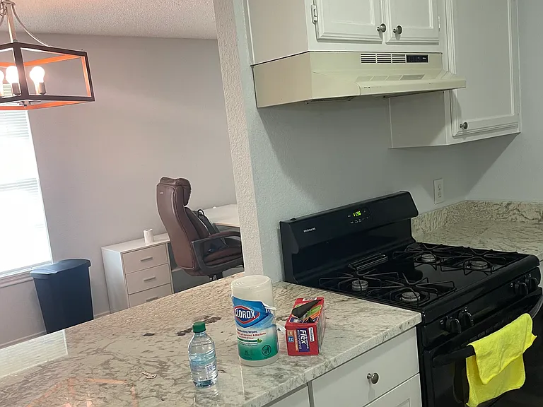 601 FM 272 — Photo 5