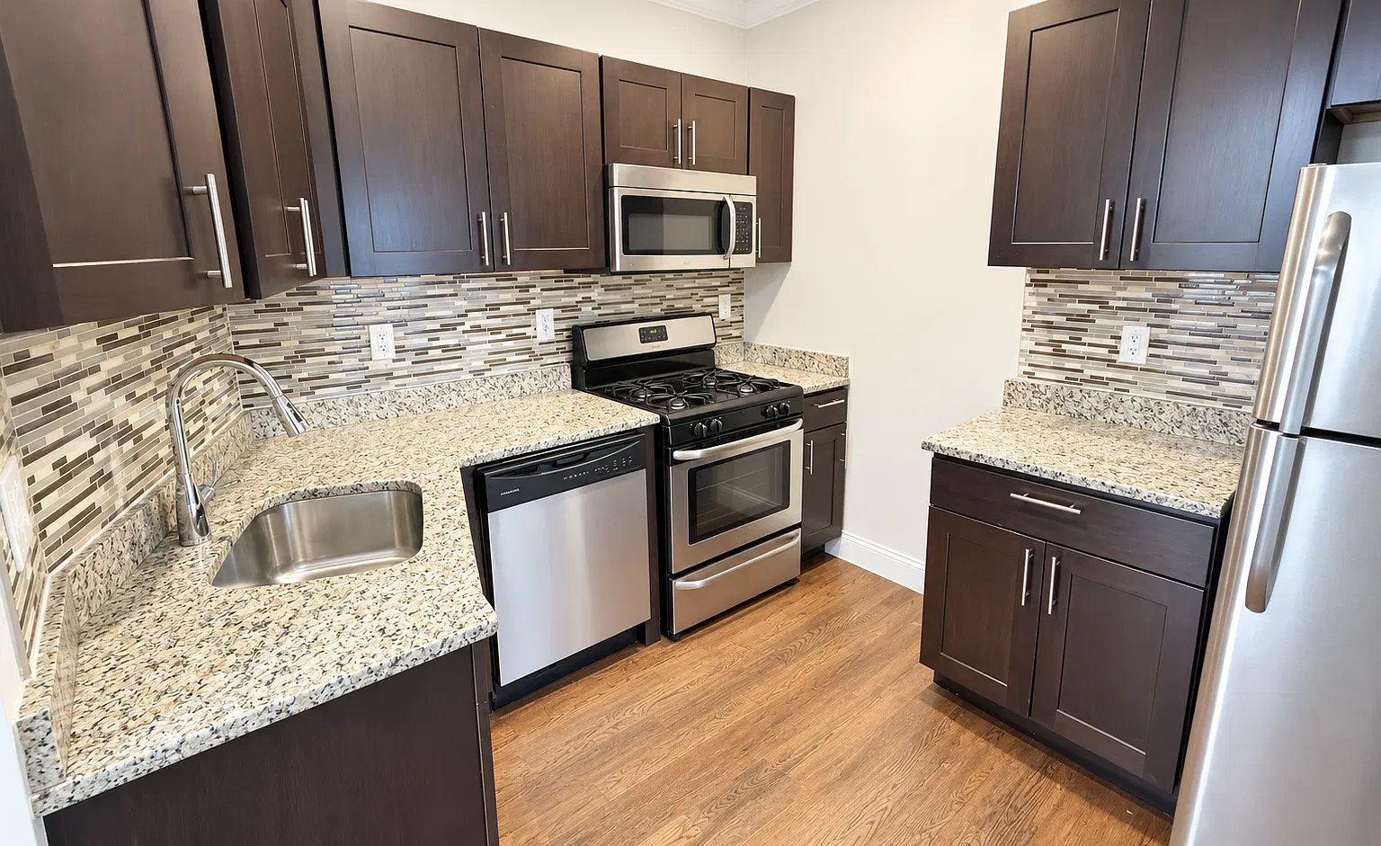 3 bed, 1000 sqft, $2,595 — Photo 2