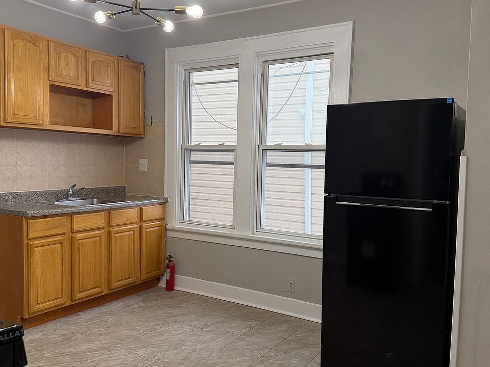 1st image of 17-19 Courtland St #1