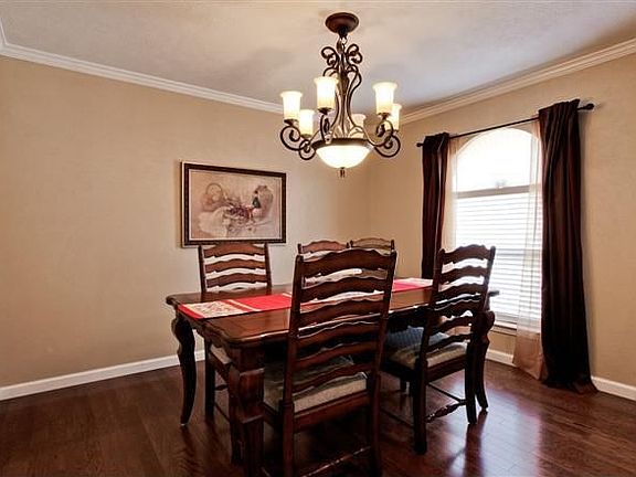 5th image of 9415 Meadowknoll Dr