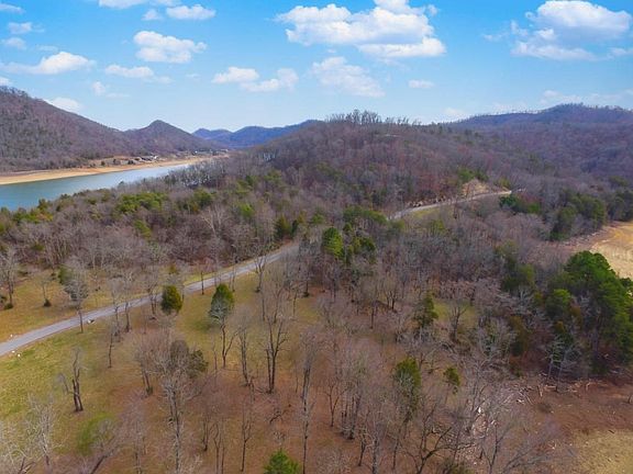 3rd image of Walnut Bend Dr