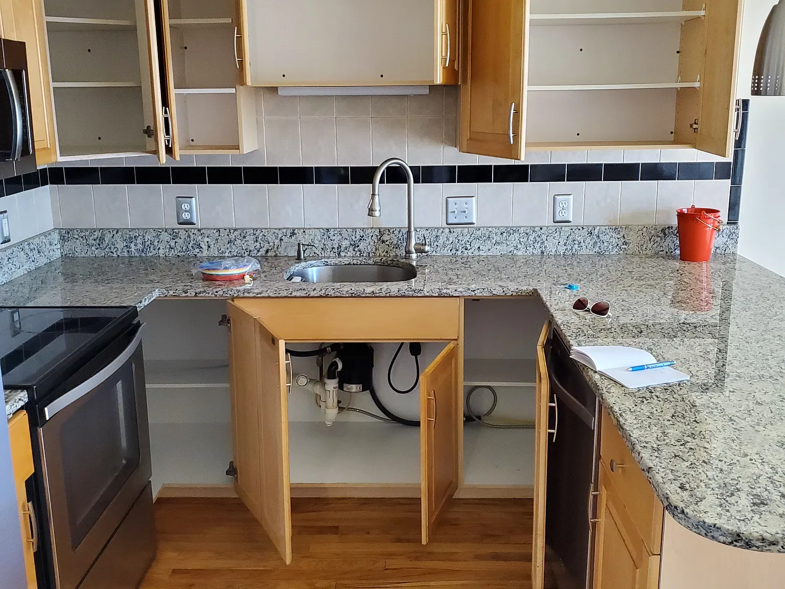 3 bed, 2.5 bath, 1400 sqft, $3,600 — Photo 2