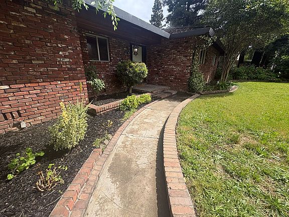 3rd image of 2511 Larkspur Ln