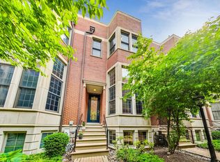 18 N Ada St #D, Chicago, IL 60607