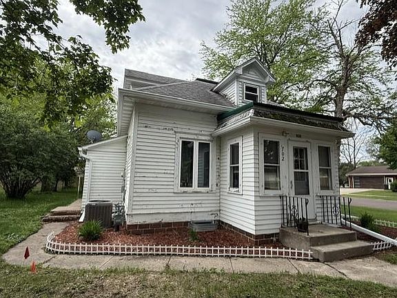 2nd image of 702 3rd Ave