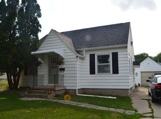 2012 W 7th St, Waterloo, IA 50702