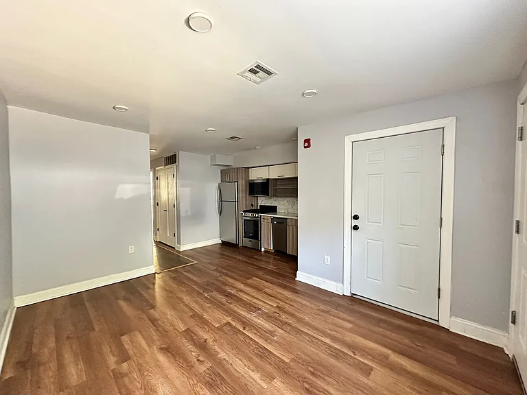 51 Jewett Ave — Photo 7