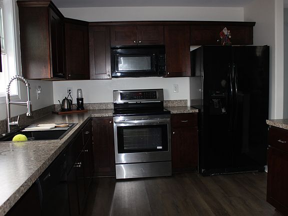 4th image of 237 Overview St
