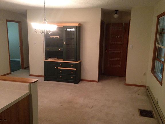5th image of 7 Cedar Ln