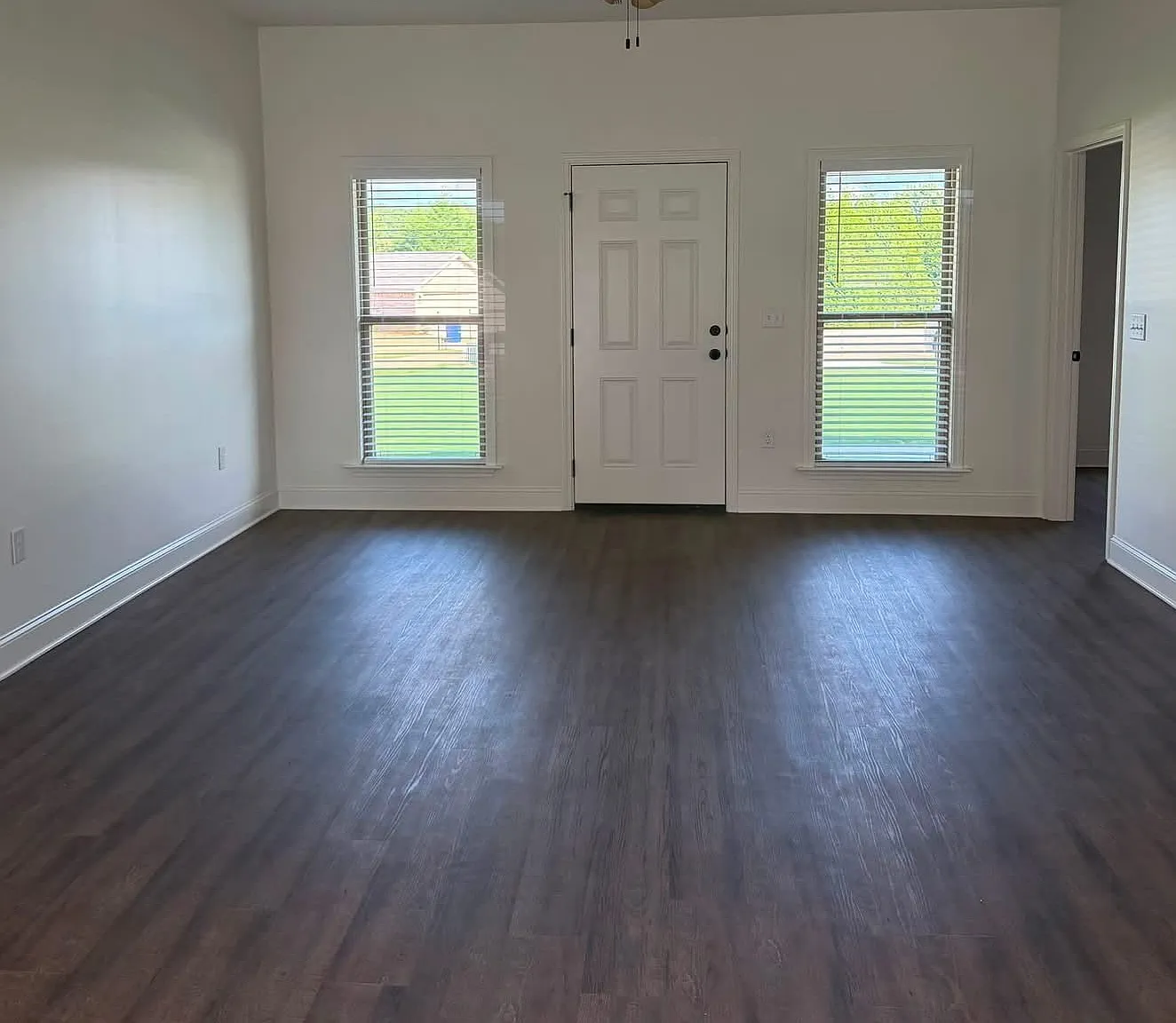 3 bed, 2.0 bath, 1450 sqft, $1,500 — Photo 3