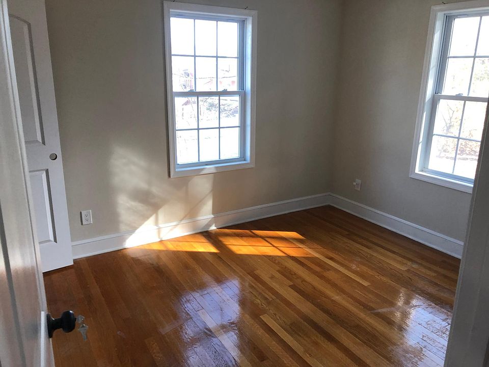 1st image of 107 Broce Dr