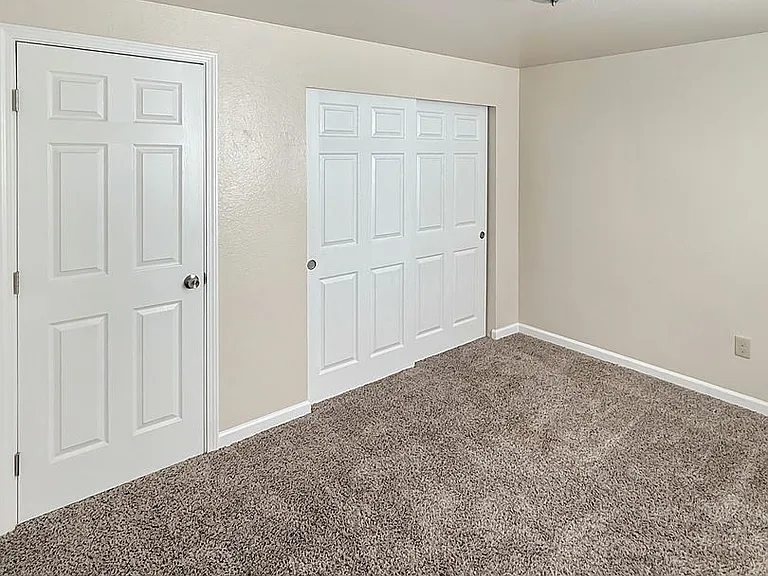 Town Manor Apartments — Photo 9