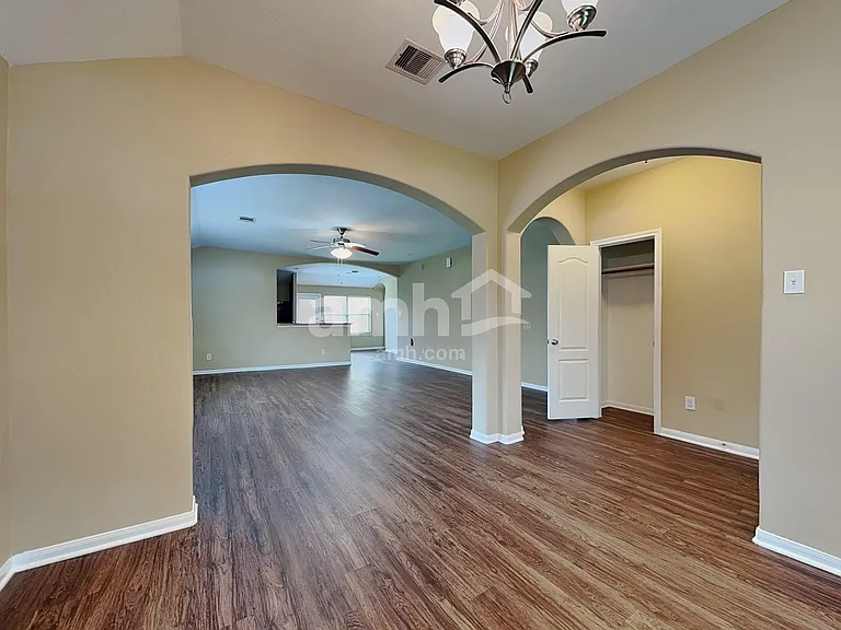 28606 Lockeridge Farms Dr — Photo 6