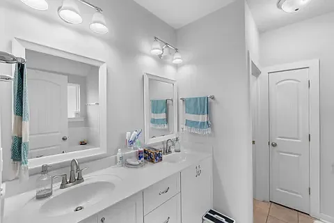 422 Lybrand St — Photo 8