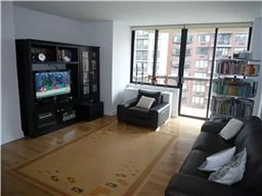 Rented by Douglas Elliman | media 29