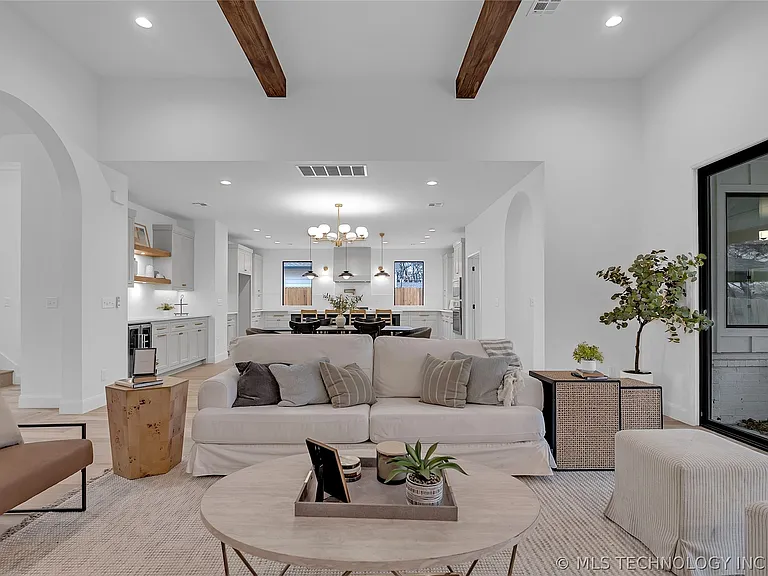 515 W El Paso St — Photo 12
