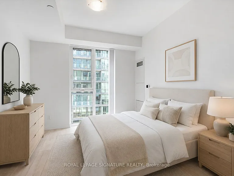 400 King St W #1519 — Photo 11