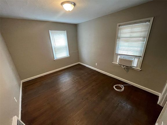 5th image of 6937 Glenmore Ave