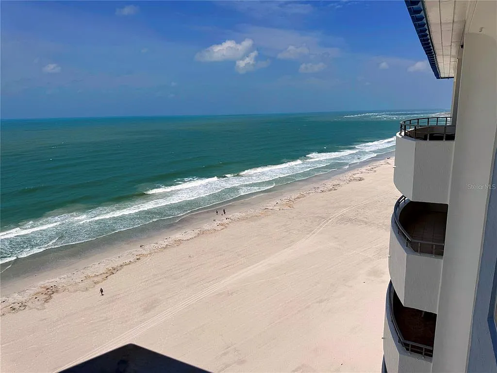 2 bed, 2.0 bath, 1364 sqft, $12,000 — Photo 3