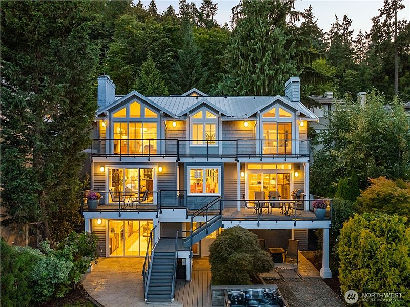2nd image of 528 W Lake Sammamish Parkway SE