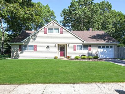 9 Ballad Cir, Holbrook, NY, 11741
