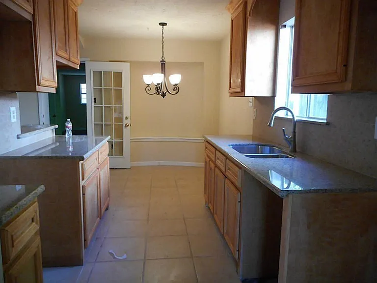 11226 Concho St — Photo 8