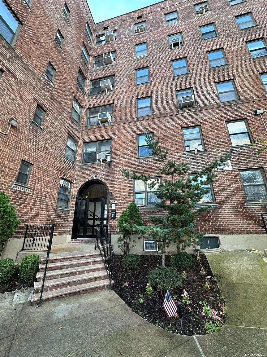 138-18 28 Road #2D photo 1