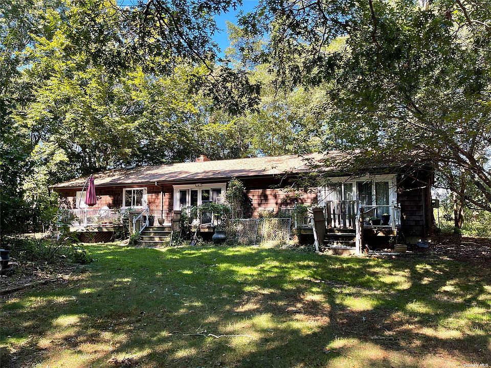 1st image of 272 Herricks Ln