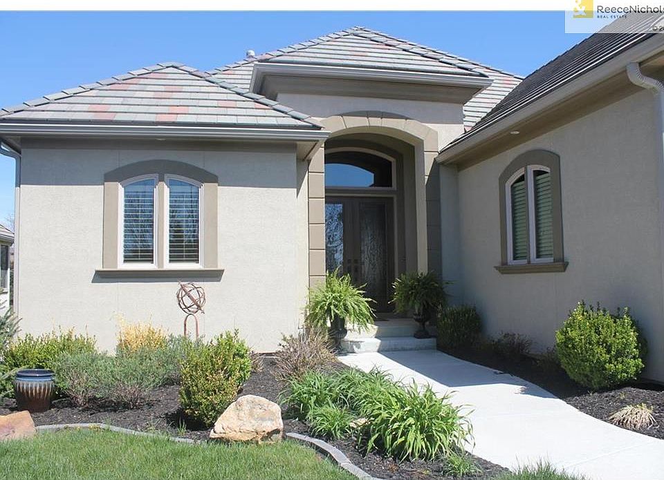 One-of-a-kind custom built Willis Custom Homes reverse 1 1/2 story villa with 4 bedrooms, 3 1/2 bath