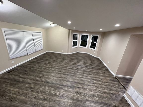 5th image of 466 Long Island Ave #0