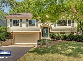 1940 Division St, St Charles, IL 60174