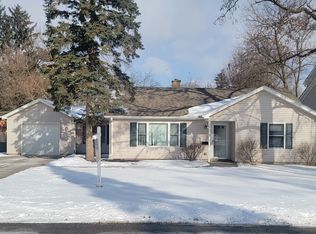 226 Charlotte Pl, Mundelein, IL 60060