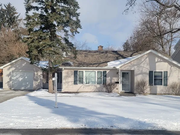 226 Charlotte Pl, Mundelein, IL 60060