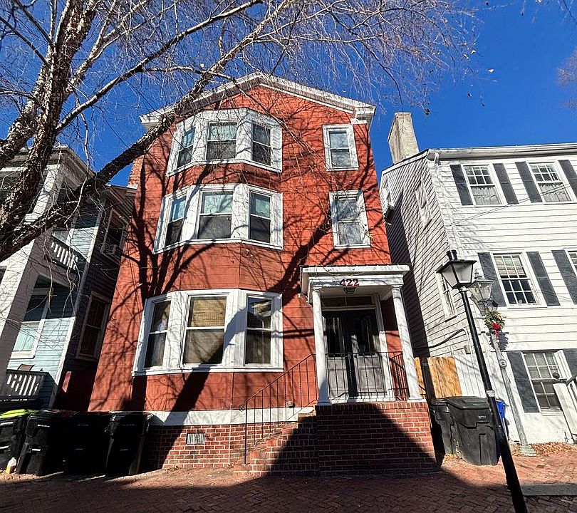1st image of 422 London St APT 3