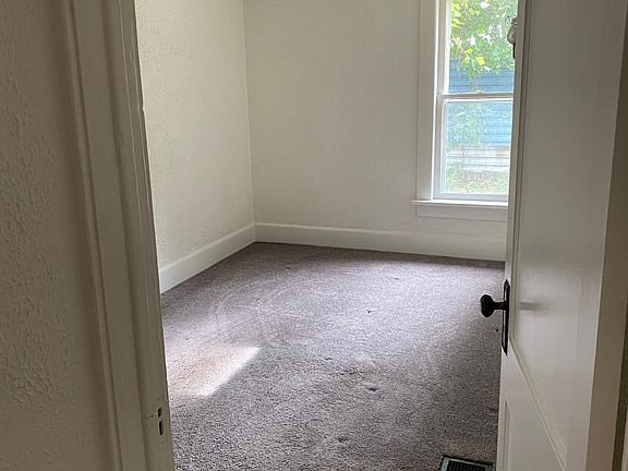5th image of 232-32 1/2 W 16th St