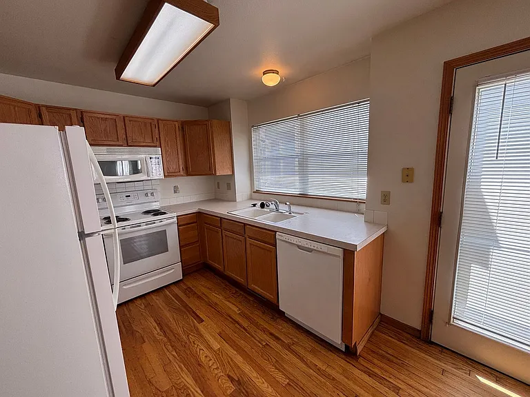 3425 Red Mountain Dr — Photo 8