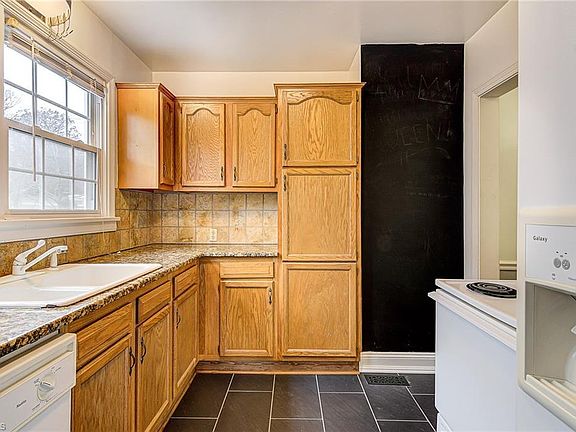 5th image of 4007 Walker Ave