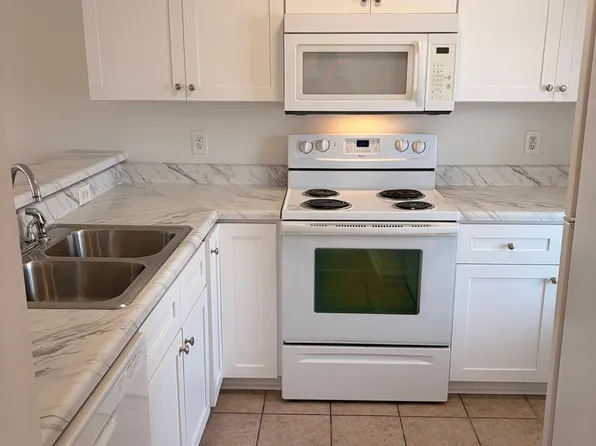 4639 McClelland Dr Unit 201, Wilmington, NC 28405