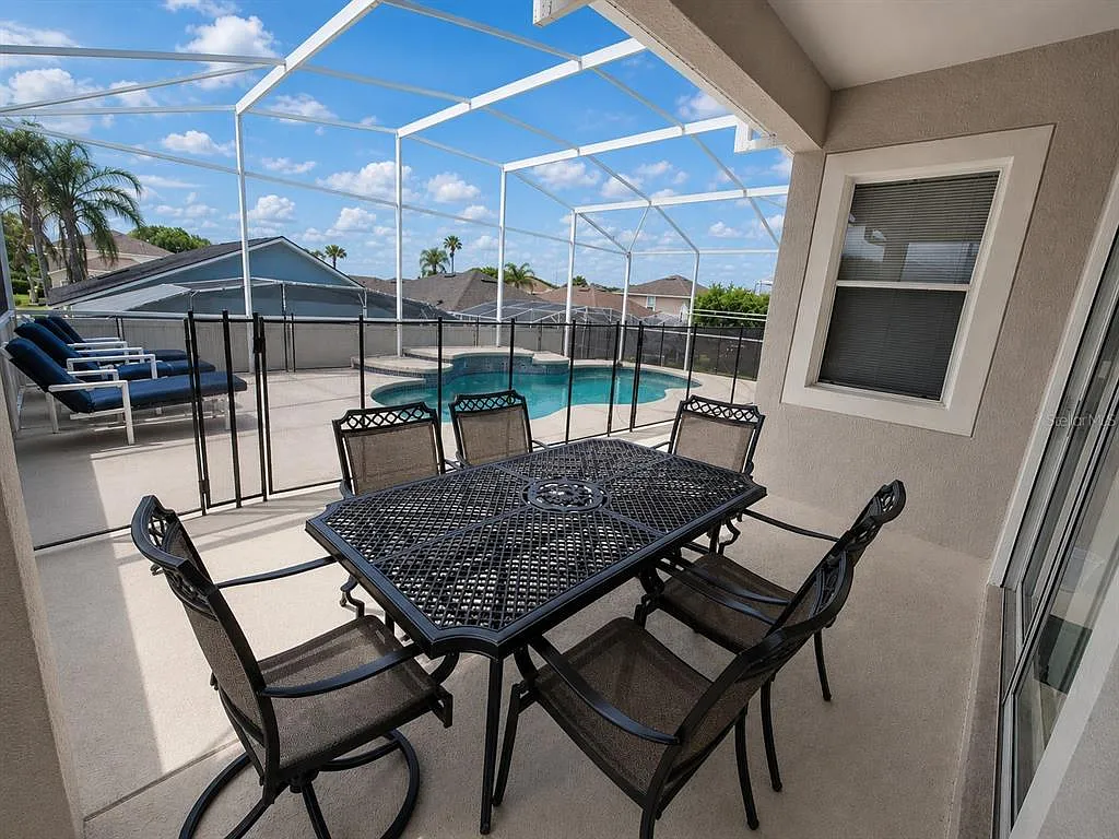 4 bed, 3.0 bath, 2015 sqft, $3,000 — Photo 3