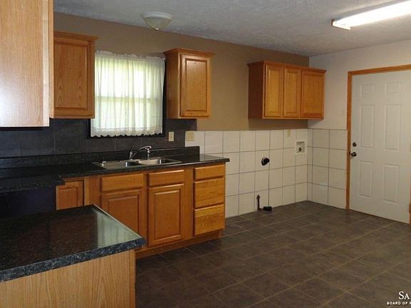 4th image of 430 Hazel Ct