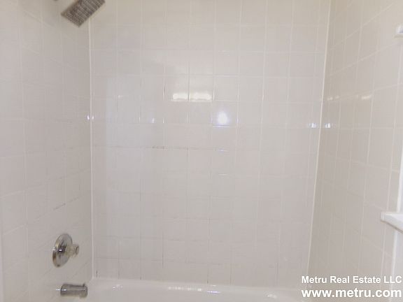 5th image of 1051 W Pratt Blvd